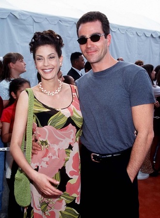 Teri Lynn posing with her former husband Jon Tenney'